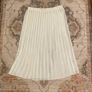 Vintage white pleated midi skirt